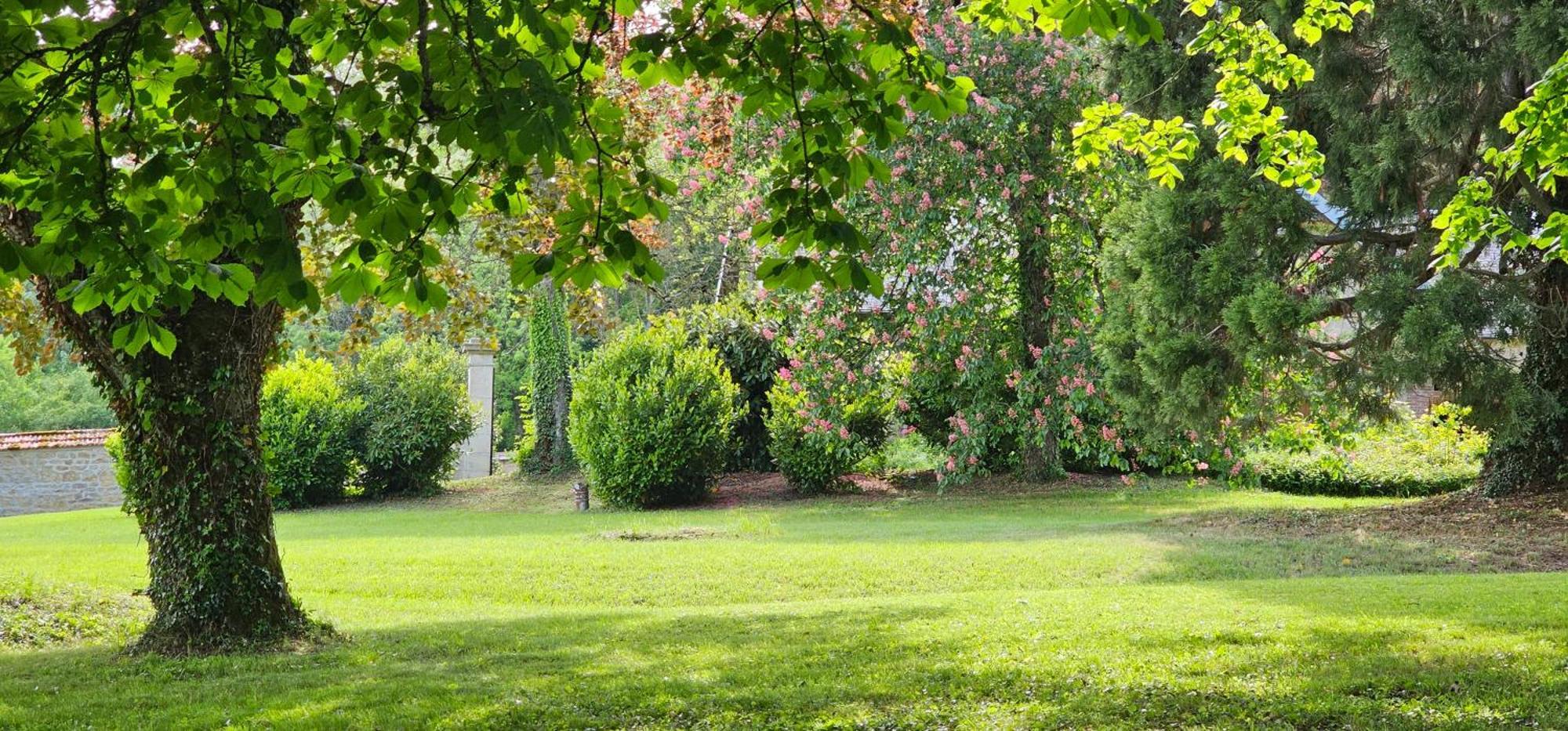 Chateau De Montpatey Bed and Breakfast Couches Exterior foto